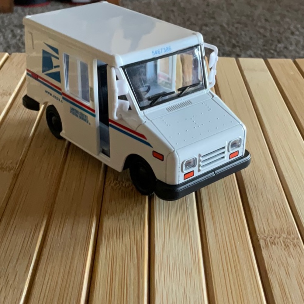 USPS MAIL TRUCK